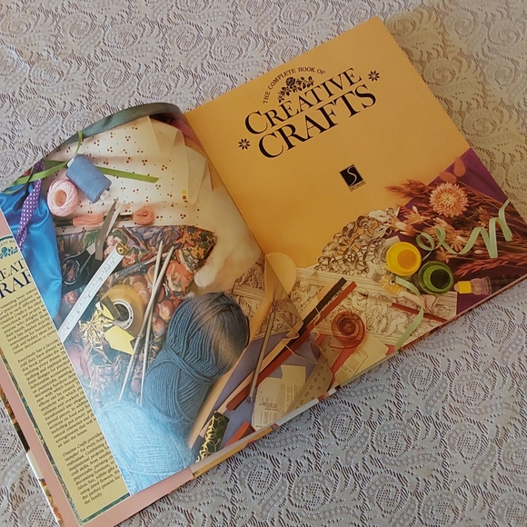 🌺 Near New Huge Creative Crafts Book - Picture 11 of 14